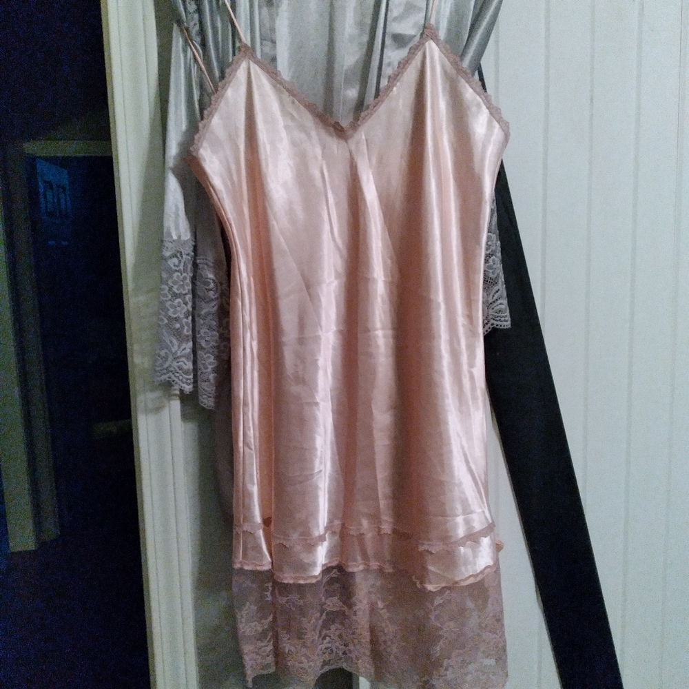 Ladies Gown & Robe set